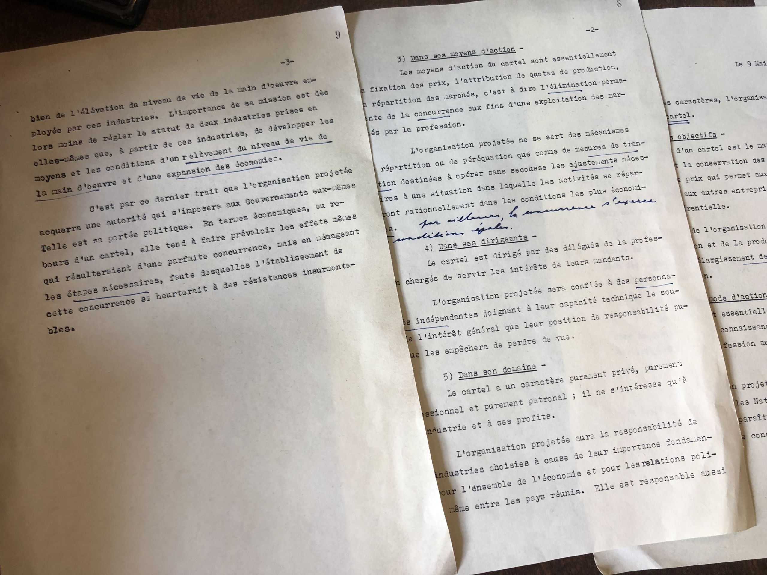 Vytištěná deklarace ve francouzštině, v níž jsou některé věty podtrženy perem.