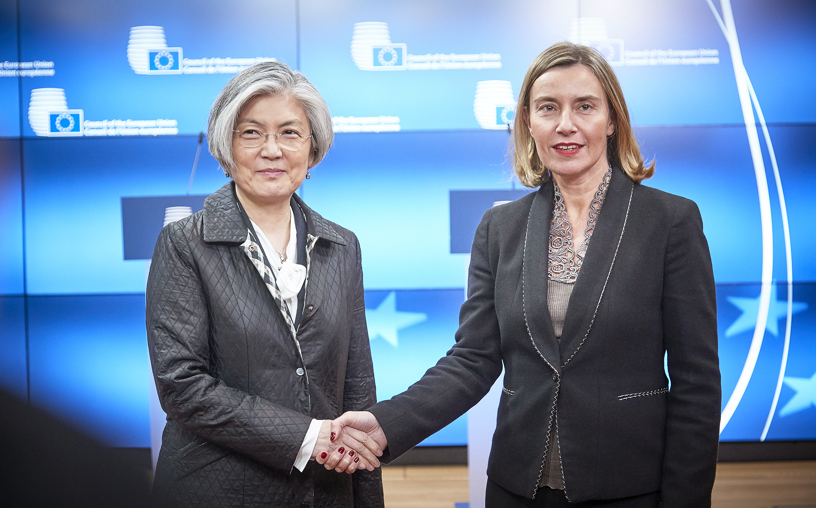 Die Außenministerin der Republik Korea und die Hohe Vertreterin der EU für Außen- und Sicherheitspolitik