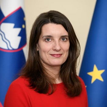 Simona Kustec, Aire Oideachais, Eolaíochta agus Spóirt na Slóivéine