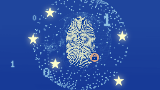 Ilustración estilizada de una huella digital rodeada de estrellas amarillas al estilo de la UE, dígitos binarios y un pequeño icono en forma de candado, que representa la protección de datos y la privacidad en la Unión Europea.